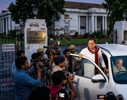 सरकारी बंगले पर कब्जे की चर्चा से गरमाई सियासत, सांसद और विभागीय अधिकारियों पर उठे सवाल
