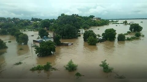 बुरहानपुर में बारिश बनी आफत: नहर का रास्ता बंद होने से गांव में जलभराव, खेत डूबे और घरों में घुसा पानी