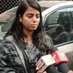 बुरहानपुर में जलभराव के विरोध में पार्षदों का ‘जल आंदोलन’, कीचड़ में बैठकर महापौर के खिलाफ नारेबाजी