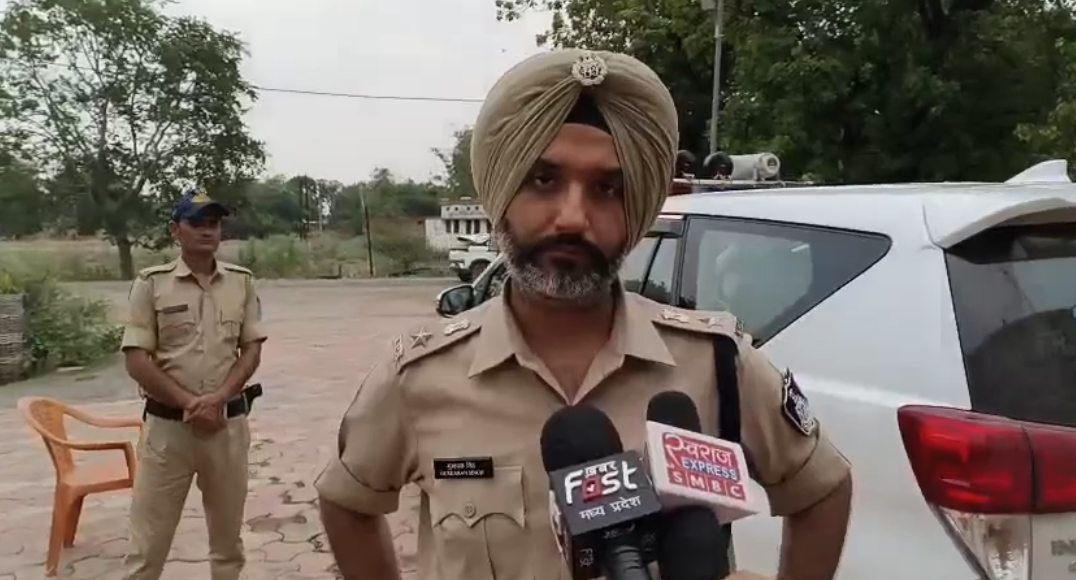 रीवा एसपी का पनवार थाने का वार्षिक निरीक्षण, लंबित मामलों के जल्द निराकरण और बेहतर पुलिसिंग के निर्देश
