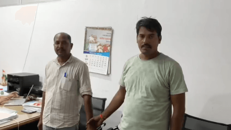 ₹78 हजार की रिश्वत लेते रंगे हाथों पकड़ा गया कार्यवाहक वनपाल, ट्रक छोड़ने के नाम पर मांगे थे ₹2 लाख