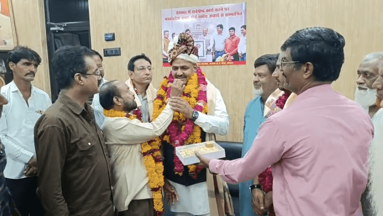 वक्फ बोर्ड अध्यक्ष डॉ. सनवर पटेल ने दिखाई संवेदनशीलता, बुरहानपुर की दिव्यांग बच्ची के लिए जुटाई साढ़े चार लाख रुपये की मदद