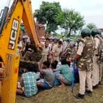 बीना रिफाइनरी में बुलडोजर कार्रवाई का विरोध, जेसीबी के केबिन में घुसा युवक, मची अफरा-तफरी