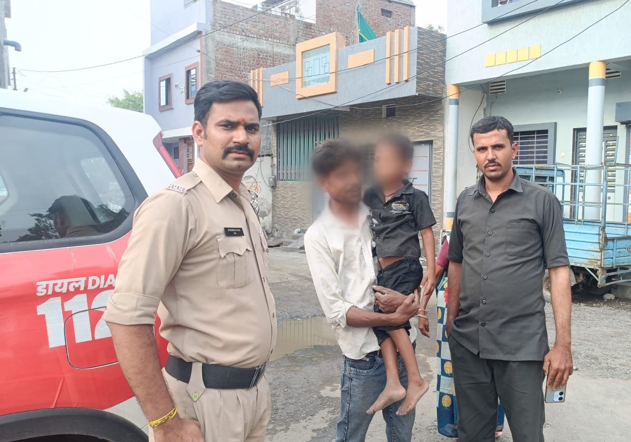 रतलाम: डायल-112 ने 5 वर्षीय मासूम को परिजनों से मिलाया