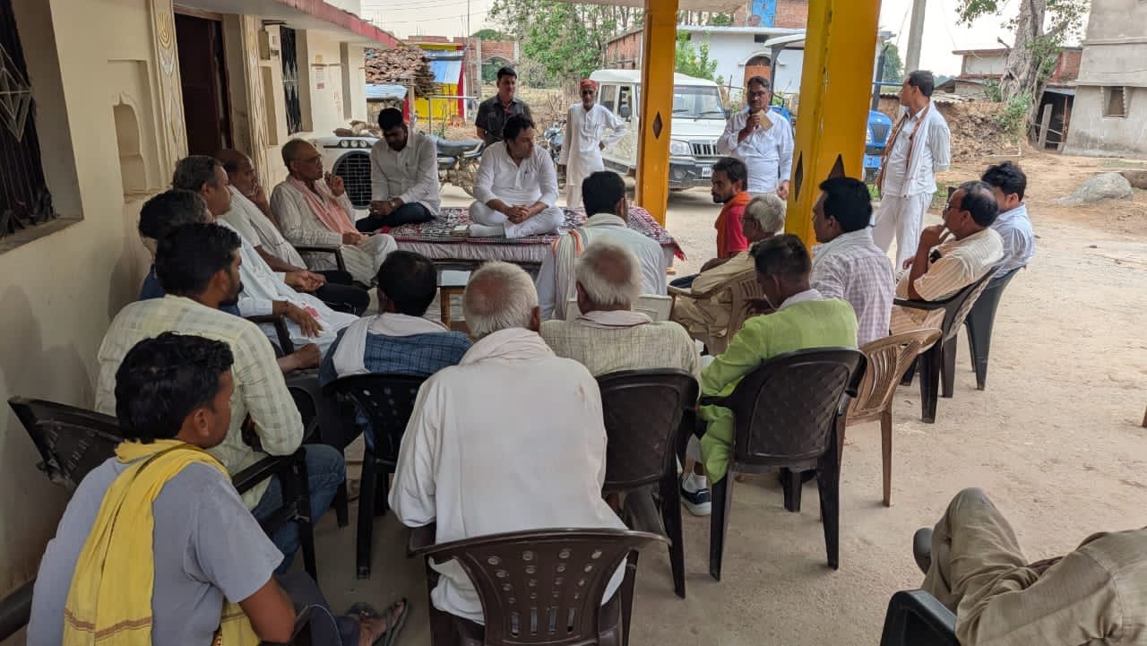 विधायक सिद्धार्थ तिवारी ने जनचौपाल लगाकर सुनीं ग्रामीणों की समस्याएं, अधिकारियों को दिए समाधान के निर्देश