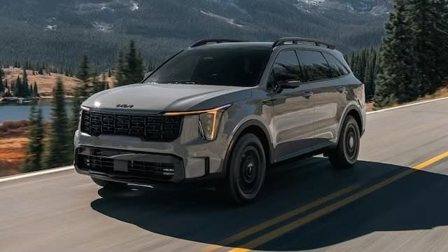 Kia की बड़ी तैयारी, भारत में लॉन्च होंगी दो नई इलेक्ट्रिफाइड SUV, कंपनी ने जारी किया टीज़र
