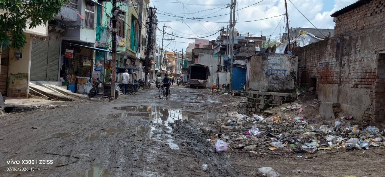 डबरा: बारिश ने खोली नगर पालिका की पोल, सब्जी मंडी और पुराना गाड़ी अड्डा रोड बने दलदल