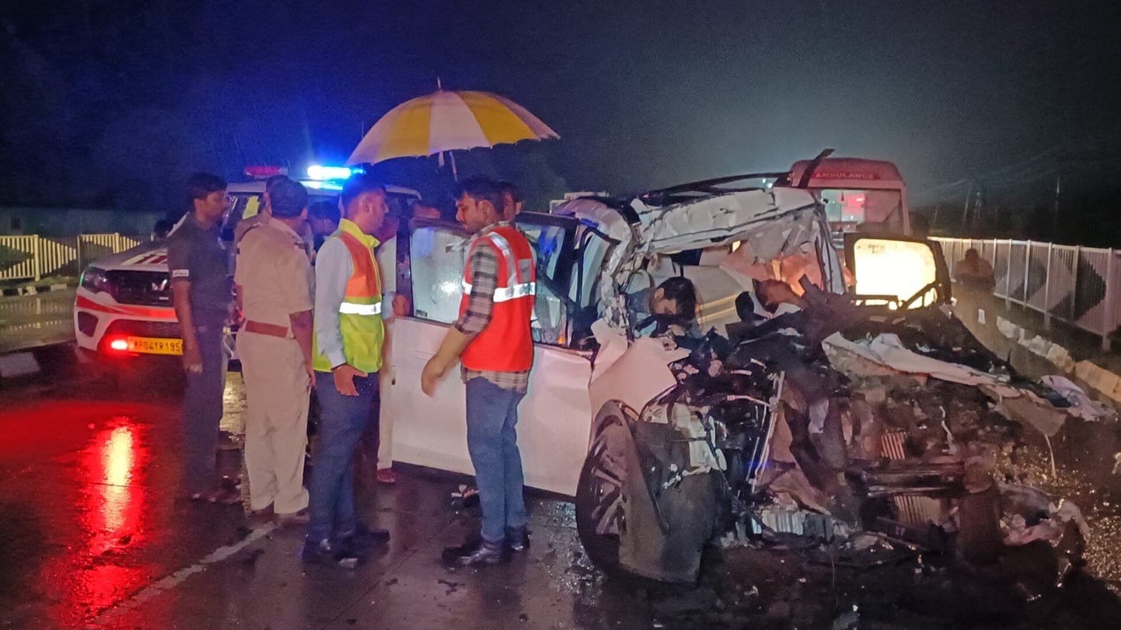 मैहर: ट्रक में पीछे से घुसी तेज रफ्तार XUV, 5 युवकों की दर्दनाक मौत, एक गंभीर घायल