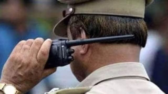 CM की सुरक्षा ड्यूटी के दौरान पुलिस वाहन में कॉन्स्टेबल ने खुद को गोली मारी, मौके पर मौत