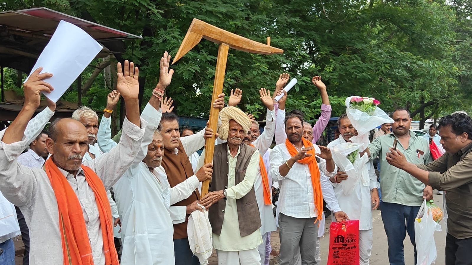 सीहोर: खुले बिजली तारों से हादसे, शिकायतों के बाद भी कार्रवाई नहीं; किसान पहुंचे भोपाल