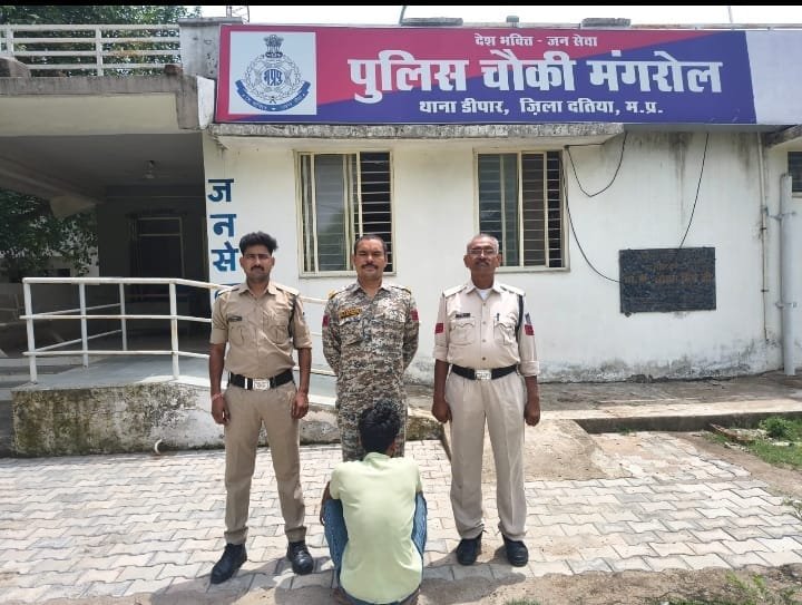 5 साल से फरार स्थायी वारंटी हाथरस से गिरफ्तार, दतिया पुलिस की बड़ी कार्रवाई