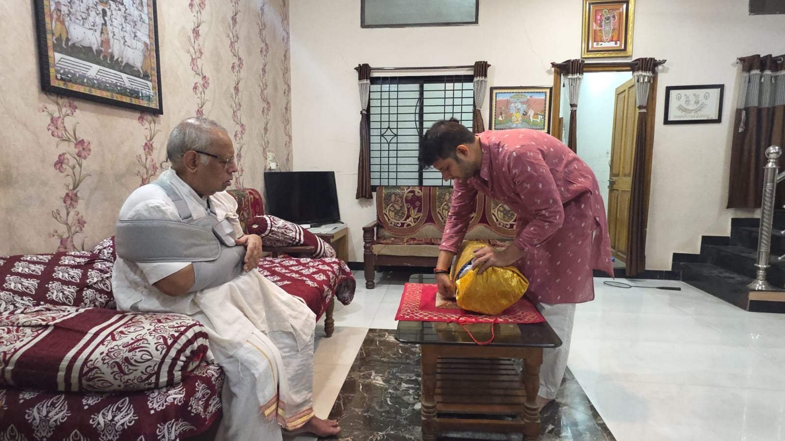 बुरहानपुर: 220 वर्ष पुरानी हस्तलिखित श्रीमद्भागवत आज भी सुरक्षित, रोज होती है पूजा-अर्चना