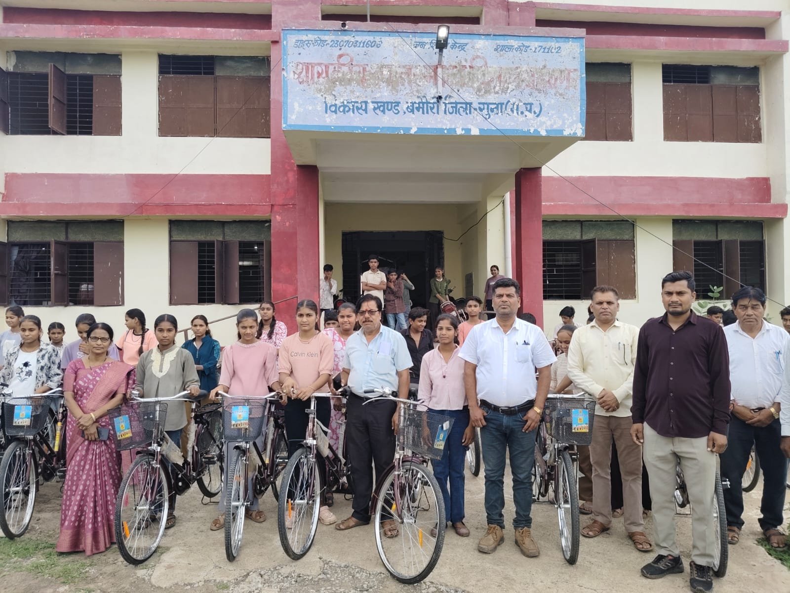 झागर स्कूल के विद्यार्थियों को मिली निशुल्क साइकिलें, शिक्षा के प्रति बढ़ा उत्साह