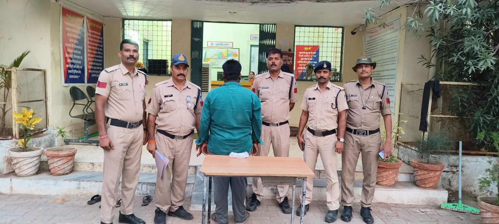 छतरपुर: बस कंडक्टर पर चाकू से हमला करने वाला आरोपी गिरफ्तार, हथियार बरामद