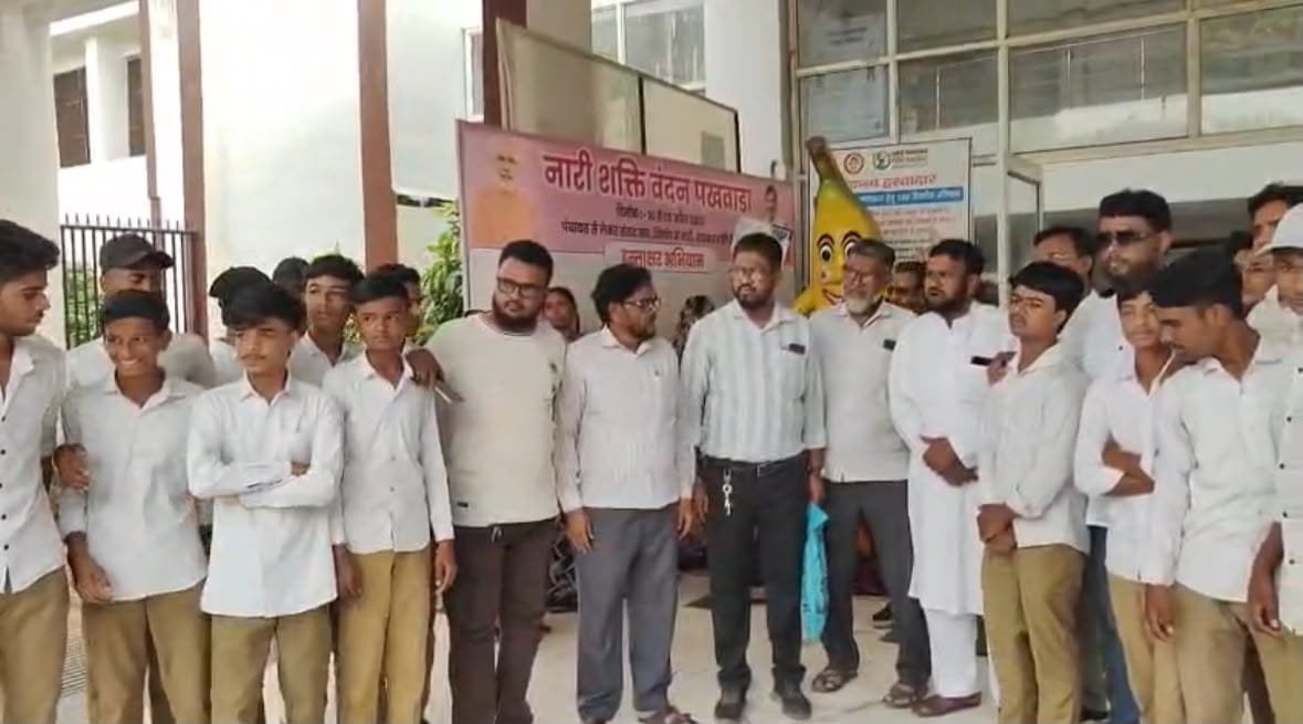 उर्दू माध्यम स्कूलों में उर्दू जानने वाले शिक्षकों की नियुक्ति की मांग, शिक्षकों ने कलेक्टर को सौंपा ज्ञापन
