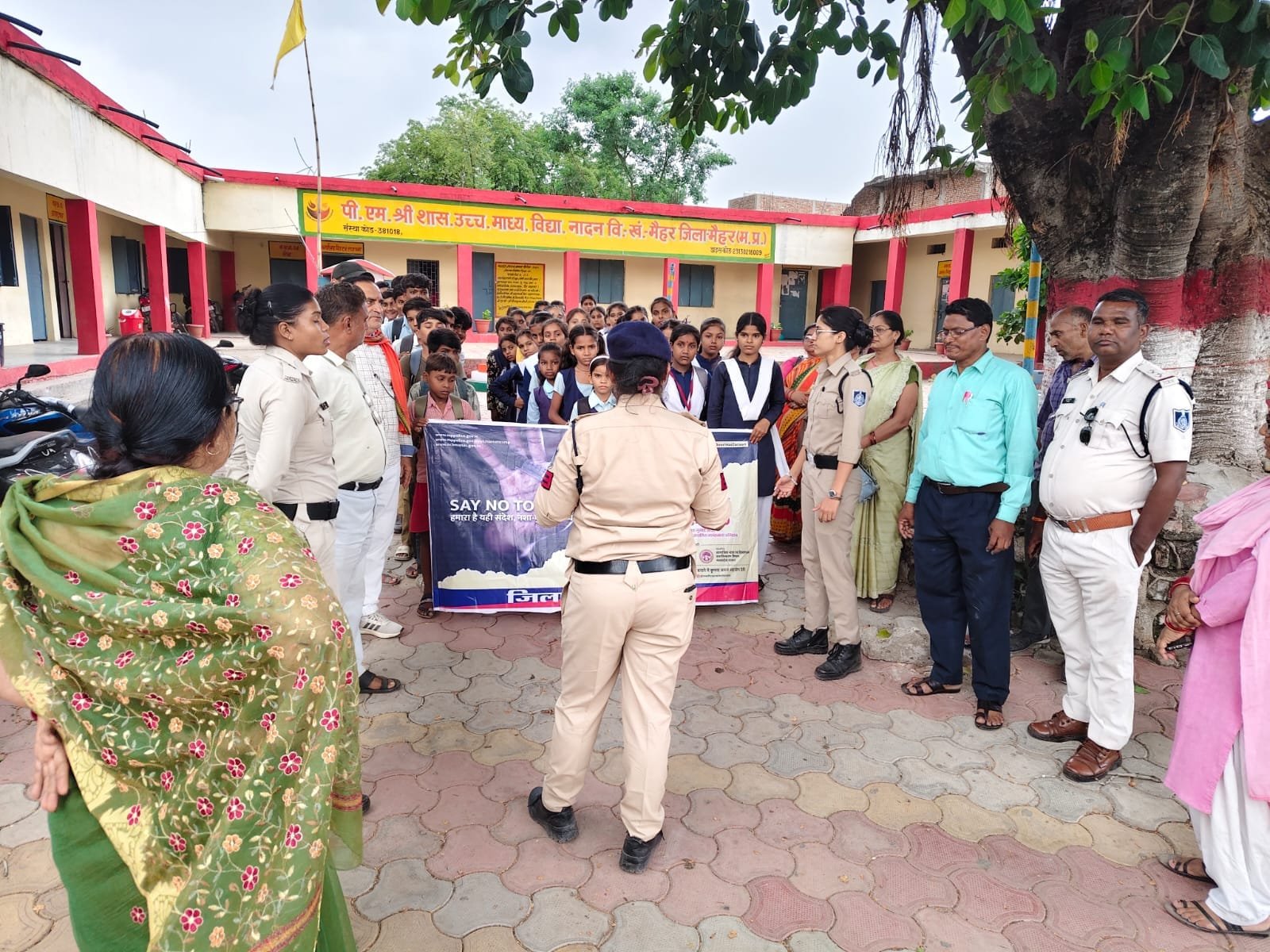 मैहर में नशा मुक्ति अभियान 2.0: पुलिस ने विद्यार्थियों को नशे के दुष्प्रभावों से किया जागरूक