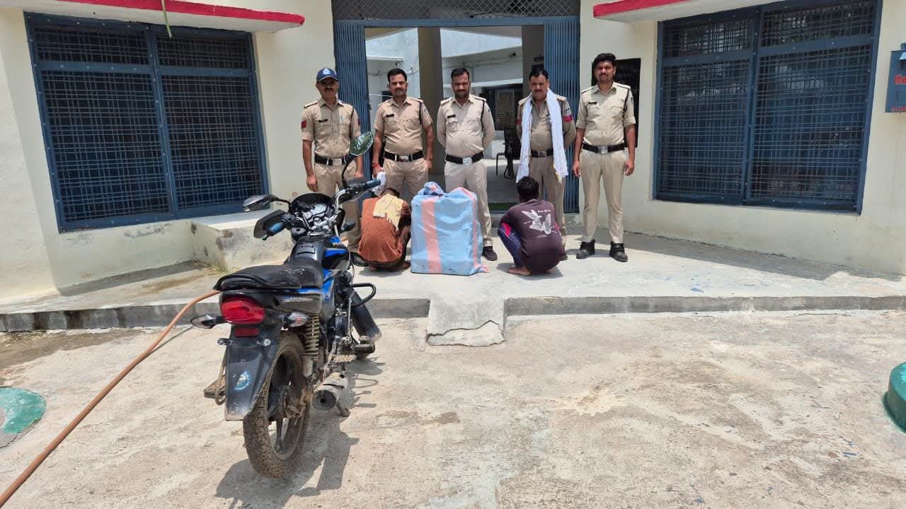 छतरपुर में 90 लीटर अवैध शराब के साथ दो तस्कर गिरफ्तार, 85 हजार का माल जब्त