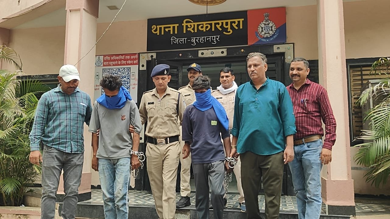 3 दिन में चोरी की दो वारदातों का खुलासा, शिकारपुर पुलिस ने 2 आरोपी और एक नाबालिग को पकड़ा
