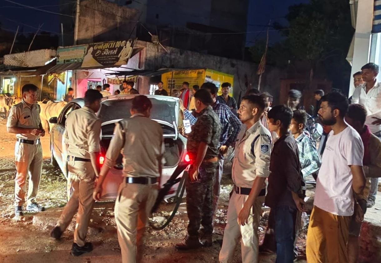 टीकमगढ़ में विशेष वाहन चेकिंग अभियान, संदिग्ध गतिविधियों पर पुलिस की कड़ी नजर