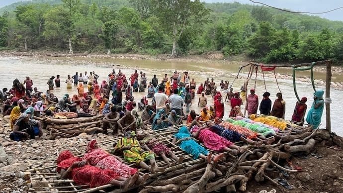 एमपी में आदिवासी महिलाएं चिता पर क्यों लेट रही हैं? केन-बेतवा परियोजना के विरोध ने पकड़ा जोर