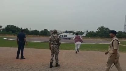 टिकमगढ़ दौरे के बाद CM मोहन यादव का हेलीकॉप्टर उड़ने लगा, तभी दौड़ते हुए पहुंचे राज्यमंत्री दिलीप अहिरवार; वीडियो वायरल