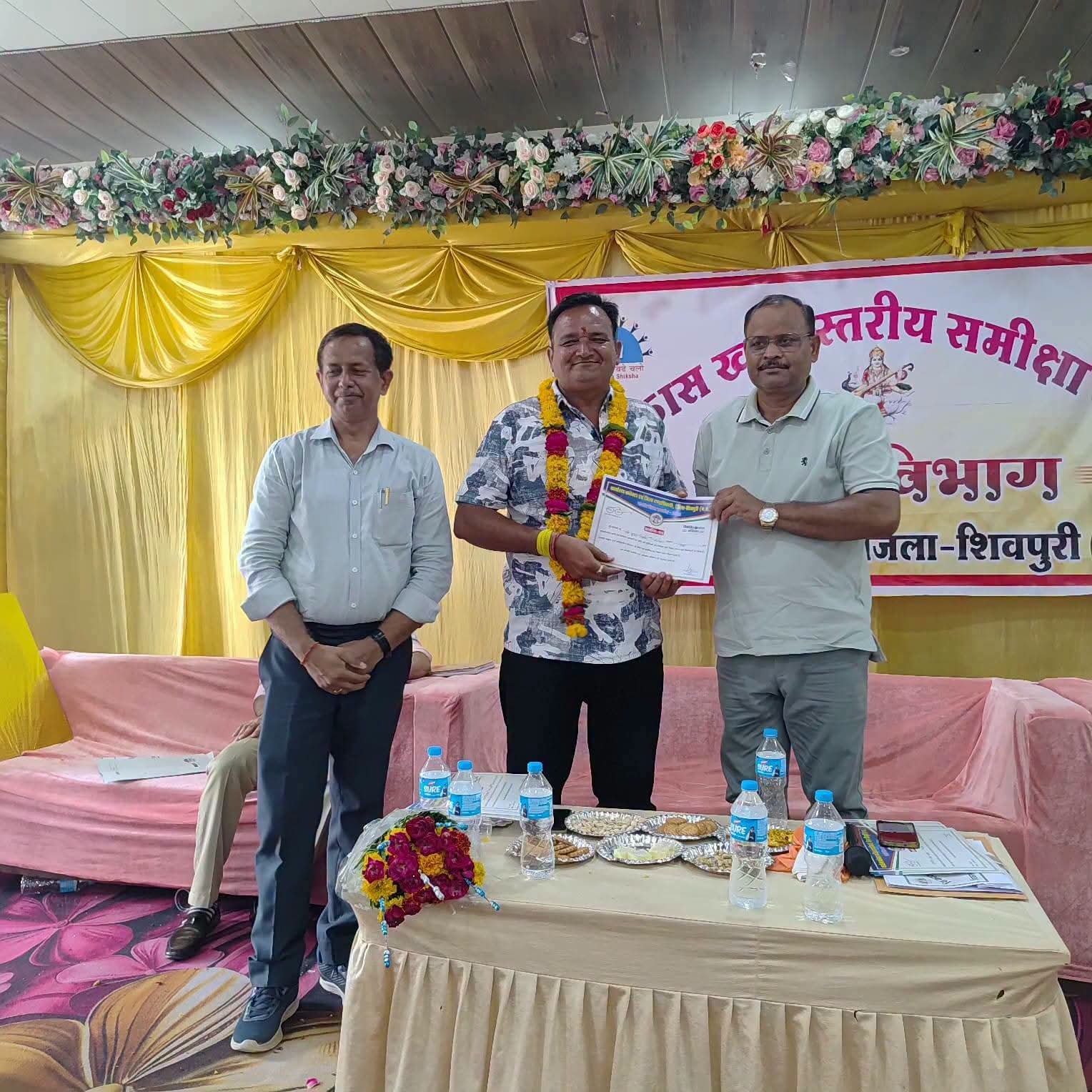 करैरा में शिक्षा विभाग की समीक्षा बैठक, 6 से 14 वर्ष के हर बच्चे का शत-प्रतिशत नामांकन कराने के निर्देश