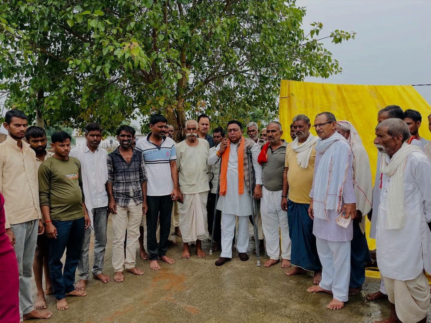 दतिया उपचुनाव में BJP का प्रचार तेज: करैरा विधायक रमेश खटीक ने गनेशखेड़ा में मांगे आशुतोष तिवारी के लिए वोट