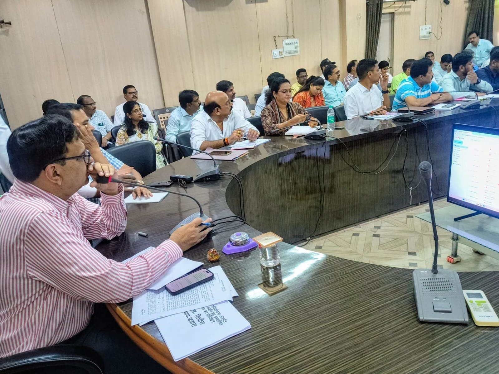 टीकमगढ़ में अब स्कूलों की राजस्व अधिकारी करेंगे निगरानी, लापरवाही मिली तो शिक्षकों पर होगी कार्रवाई