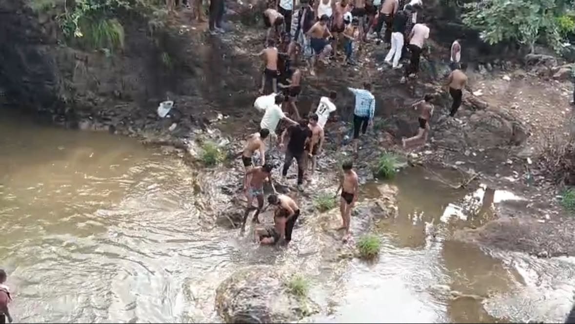 ठाटर खामला पिकनिक स्पॉट पर दो पक्षों में खूनी संघर्ष: मारपीट का वीडियो वायरल, कई घायल