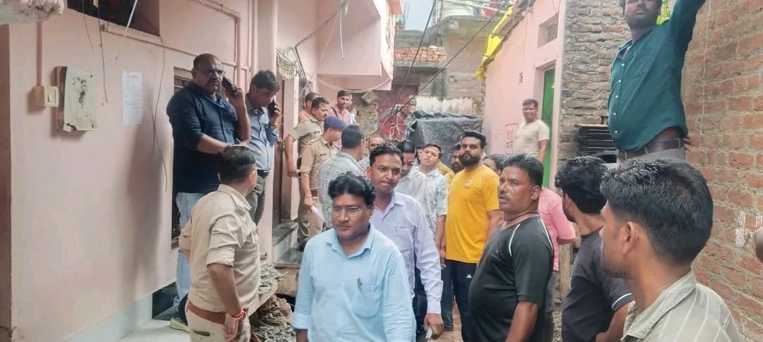 अतिक्रमण पर अशोकनगर नगर पालिका की बड़ी कार्रवाई: आरोपी सीमा अहिरवार के मकान पर चला बुलडोजर