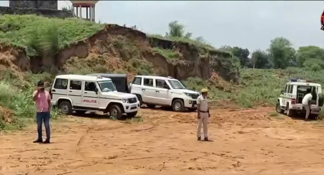 नरवर की ऐतिहासिक तोप की तलाश में राजस्थान पहुंची शिवपुरी पुलिस, जेसीबी से खुदाई के बाद भी नहीं मिला सुराग