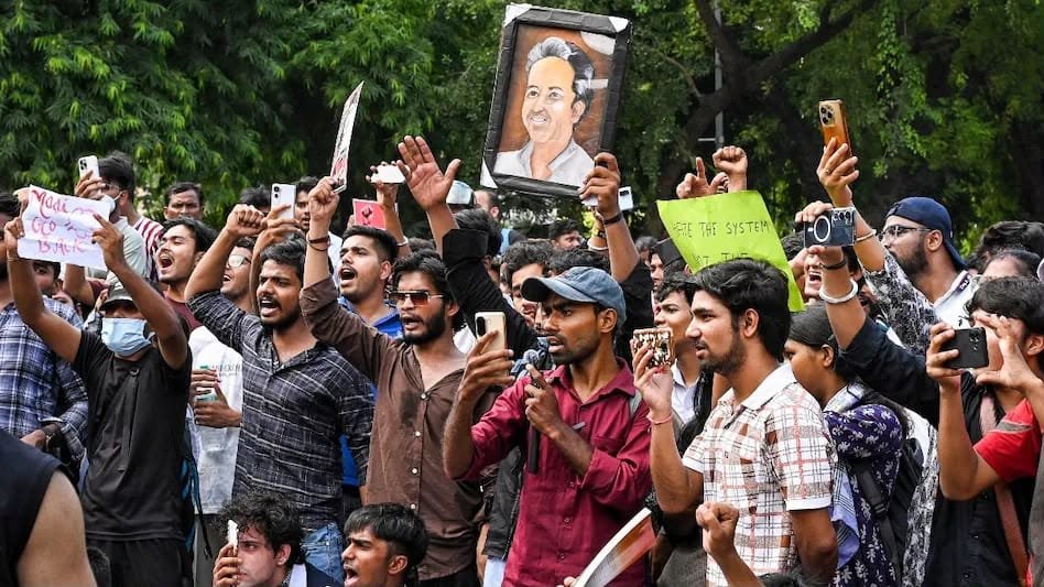 पेपर लीक पर मोदी सरकार का बड़ा एक्शन: दोषियों को 10 साल तक जेल और 1 करोड़ रुपए जुर्माने की तैयारी