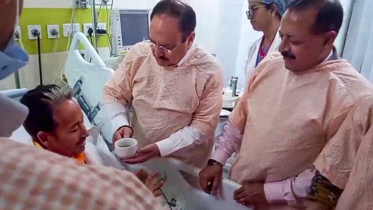 26 दिन बाद सोनम वांगचुक ने खत्म किया आमरण अनशन, जेपी नड्डा ने जूस पिलाकर तुड़वाया उपवास