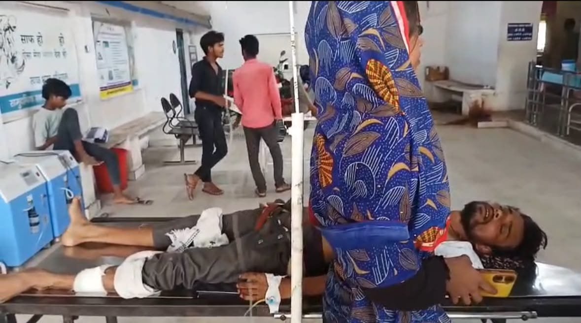 जंगीपुर रोड पर दो बाइकों की आमने सामने भिड़ंत: 24 वर्षीय युवक गंभीर