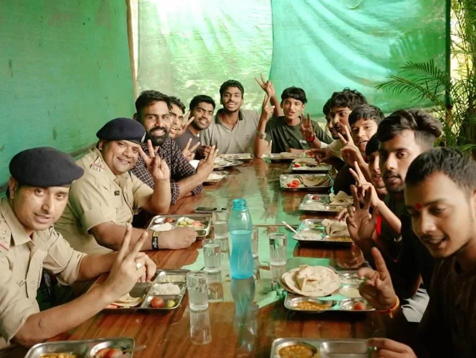 शिवपुरी में पुलिस भर्ती की तैयारी कर रहे युवाओं को नशामुक्ति का संदेश, कोतवाली पुलिस ने दिलाई शपथ