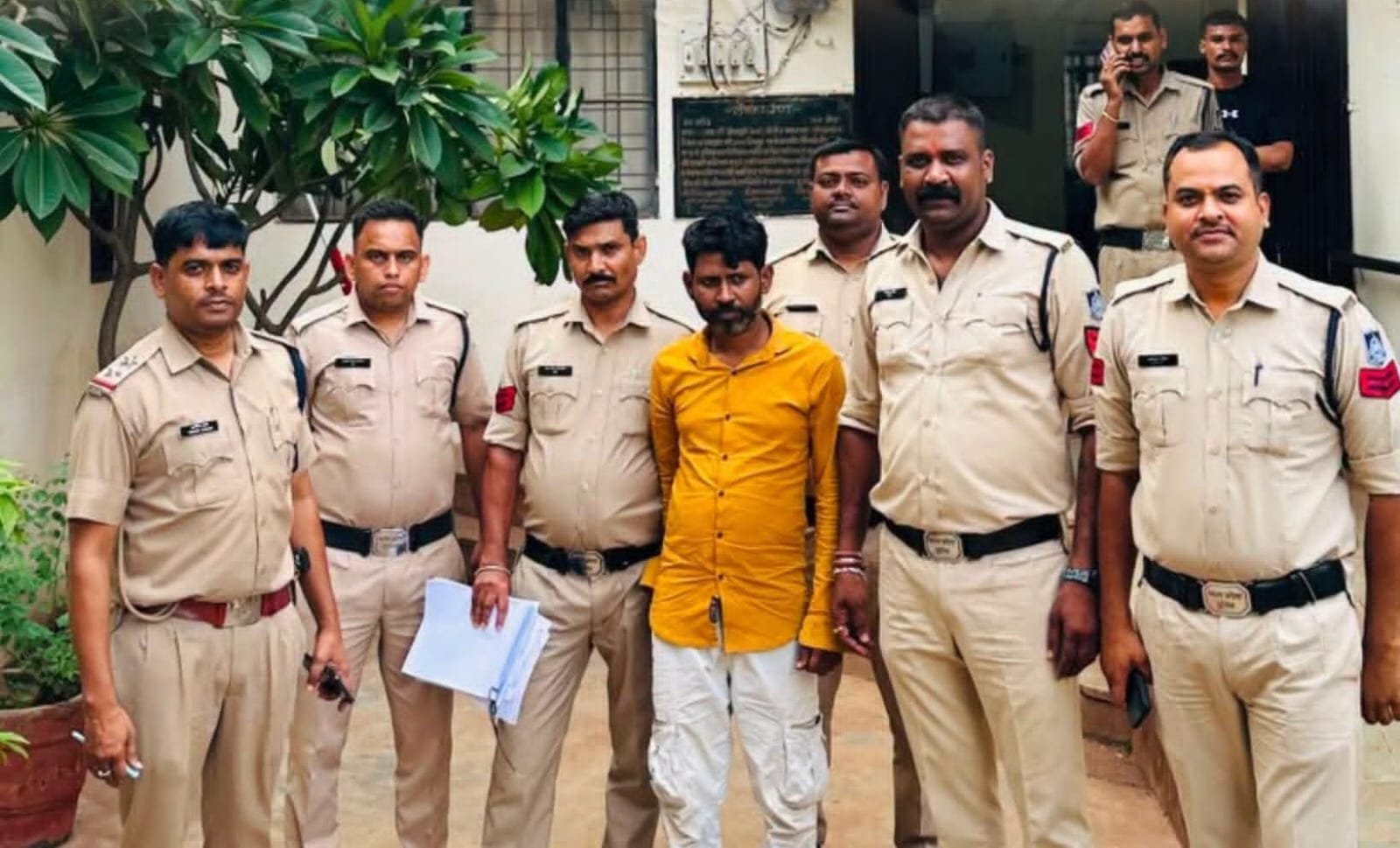 शिवपुरी में 4.20 लाख रुपये की स्मैक के साथ तस्कर गिरफ्तार, 21.80 ग्राम नशीला पदार्थ जब्त