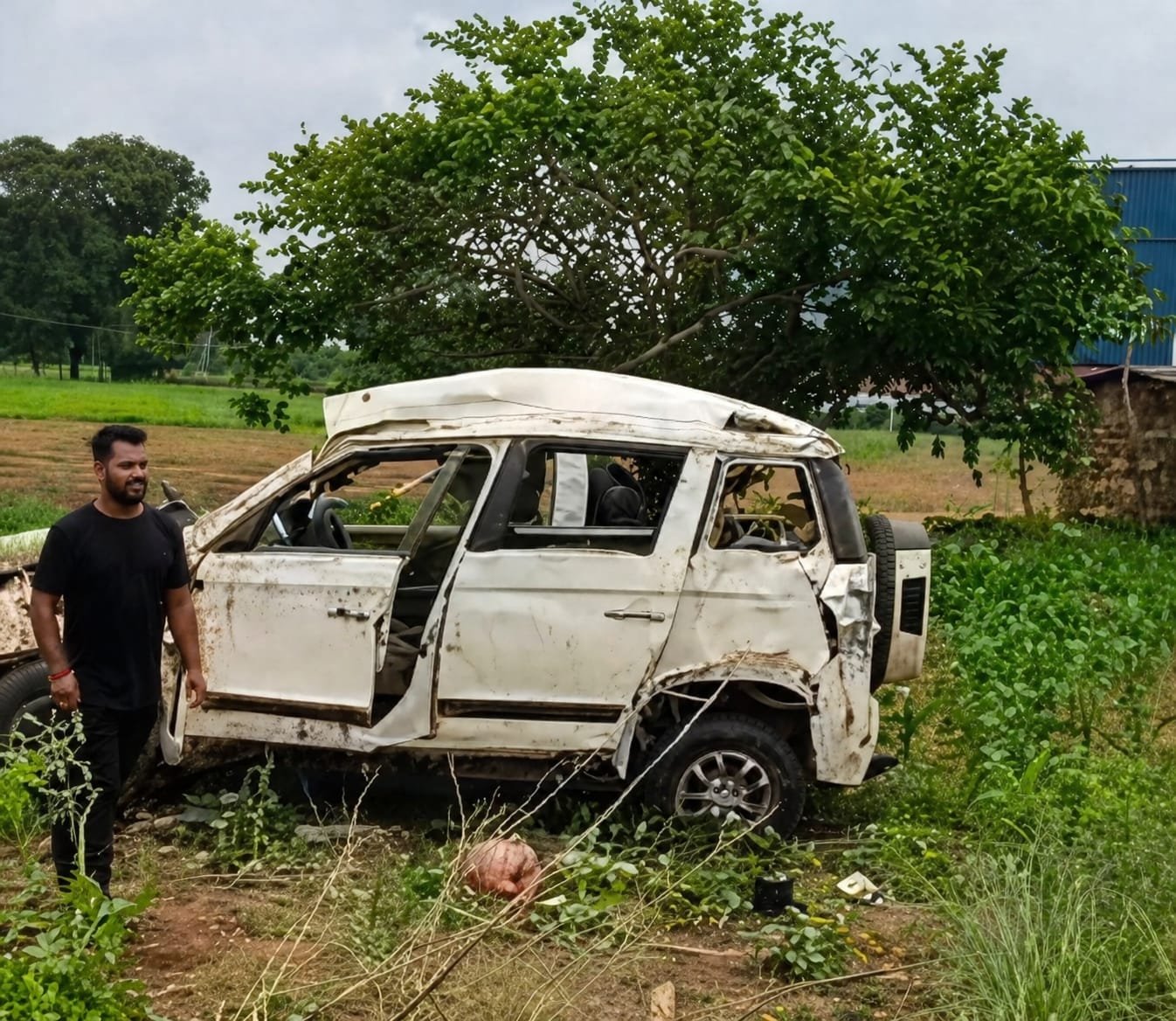 शिवपुरी हाईवे पर गाय बचाने के प्रयास में पलटी श्रद्धालुओं से भरी कार, 11 में से 4 घायल; दो की हालत गंभीर, जिला अस्पताल रेफर