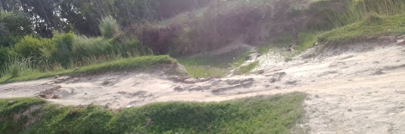 जटखेरवा-भौली से साधीरा मार्ग की बदहाली पर ग्रामीणों में आक्रोश, सड़क मरम्मत की उठी मांग