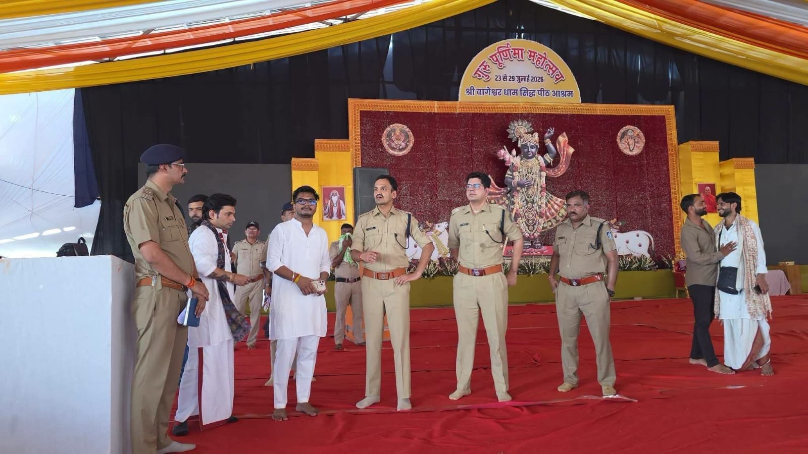 बागेश्वर धाम में गुरु पूर्णिमा महोत्सव की सुरक्षा व्यवस्था का एसपी रजत सकलेचा ने लिया जायजा