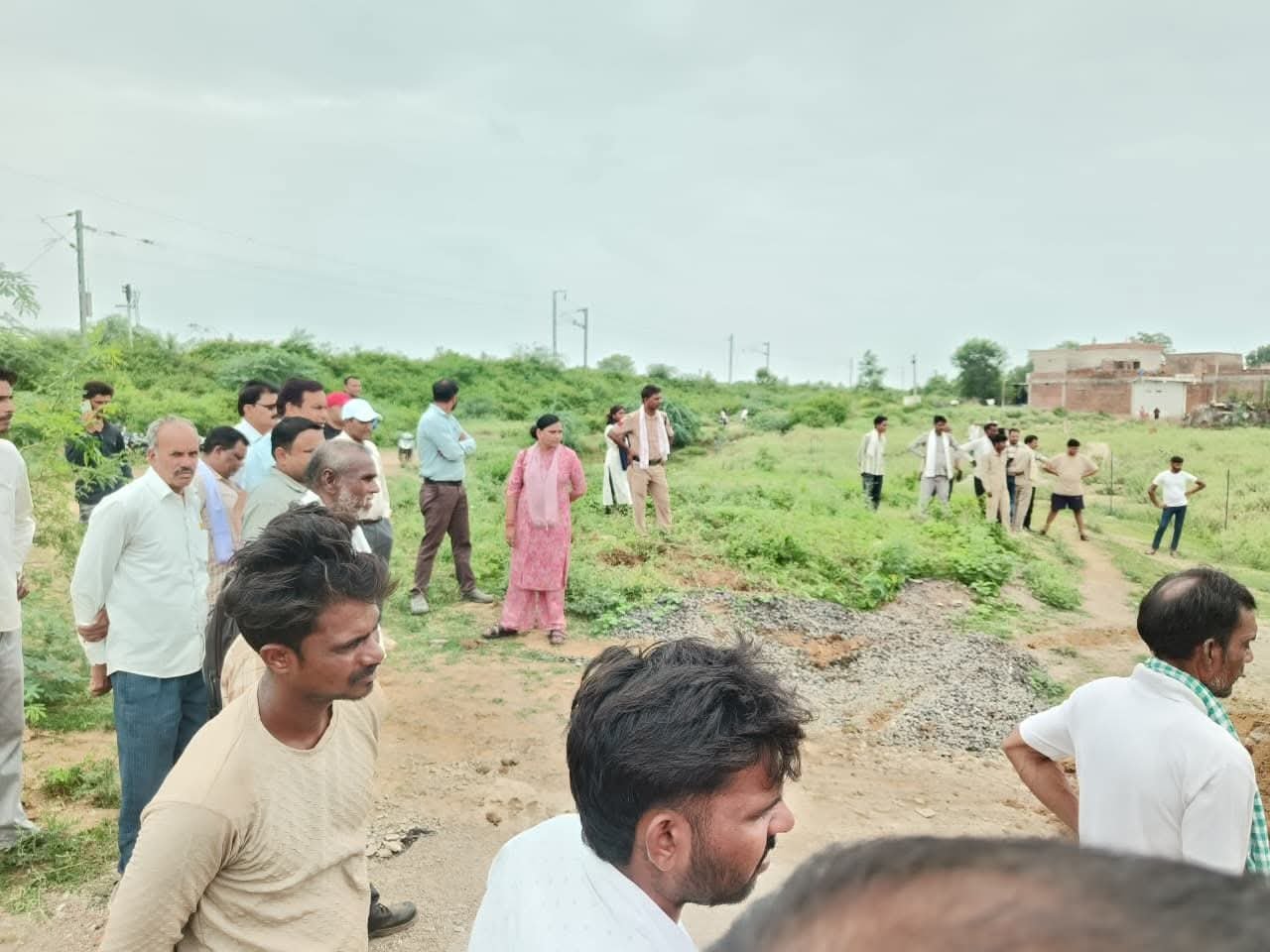 राजस्व और नगर पंचायत अमले ने संयुक्त कार्यवाही करते हुए मोहरा में हटाया अतिक्रमण /तहसीलदार प्रदीप भार्गव के नेतृत्व में हुई कार्यवाही