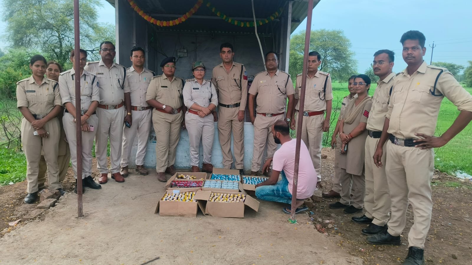 सागर में अवैध शराब कारोबार पर आबकारी विभाग का बड़ा एक्शन, ₹1.98 लाख का लाहन और कच्ची शराब जब्त