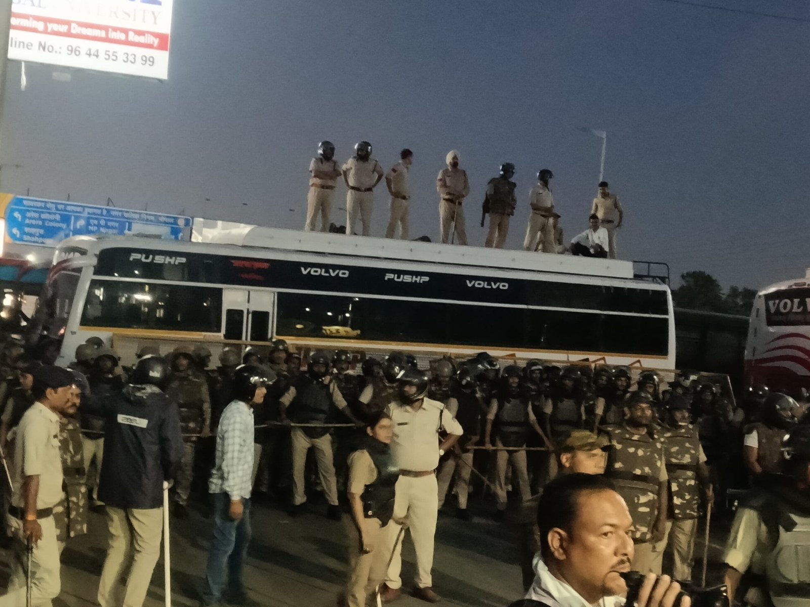 भोपाल में किसानों का आंदोलन तेज, कांग्रेस ने समर्थन देते हुए सरकार से वार्ता की मांग की