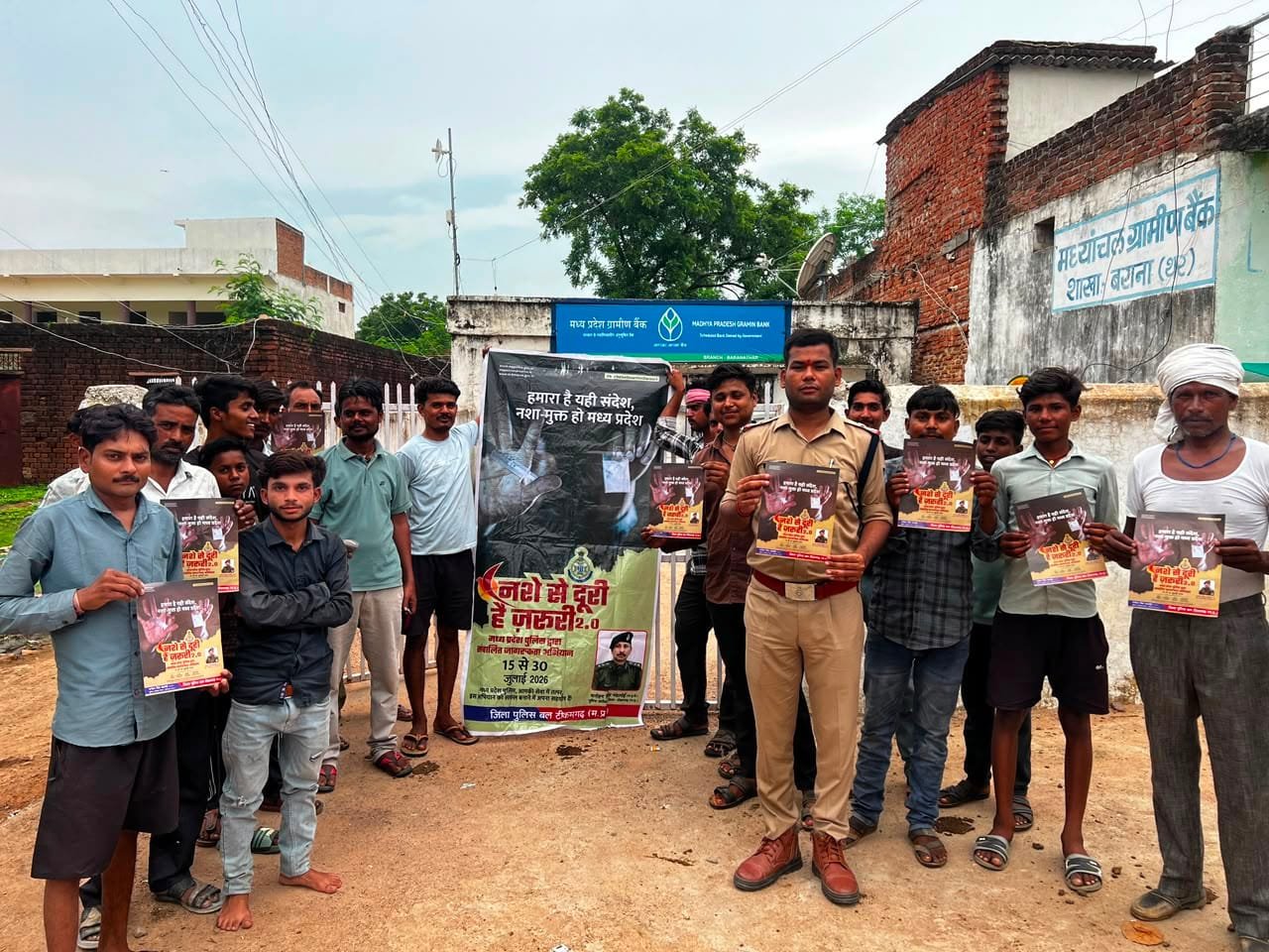 ‘नशे से दूरी है ज़रूरी 2.0’ अभियान के तहत टीकमगढ़ पुलिस ने छात्रावासों, धार्मिक संस्थानों और औद्योगिक इकाइयों में चलाया जागरूकता अभियान