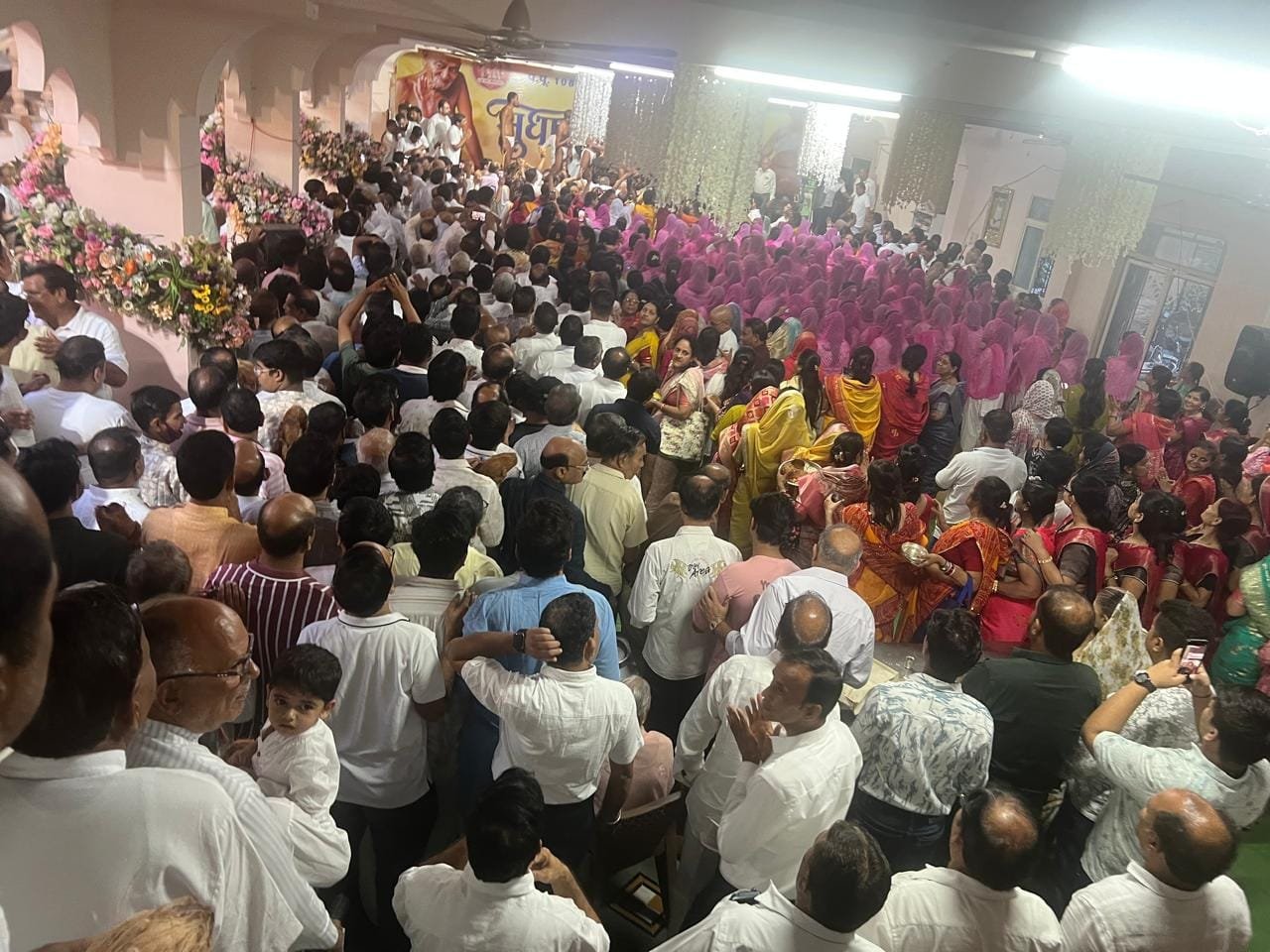 गुरु पूर्णिमा पर उमड़ा आस्था का सैलाब, मुनि पुंगव श्री 108 सुधासागर जी महाराज के प्रथम दर्शन को उमड़े हजारों श्रद्धालु