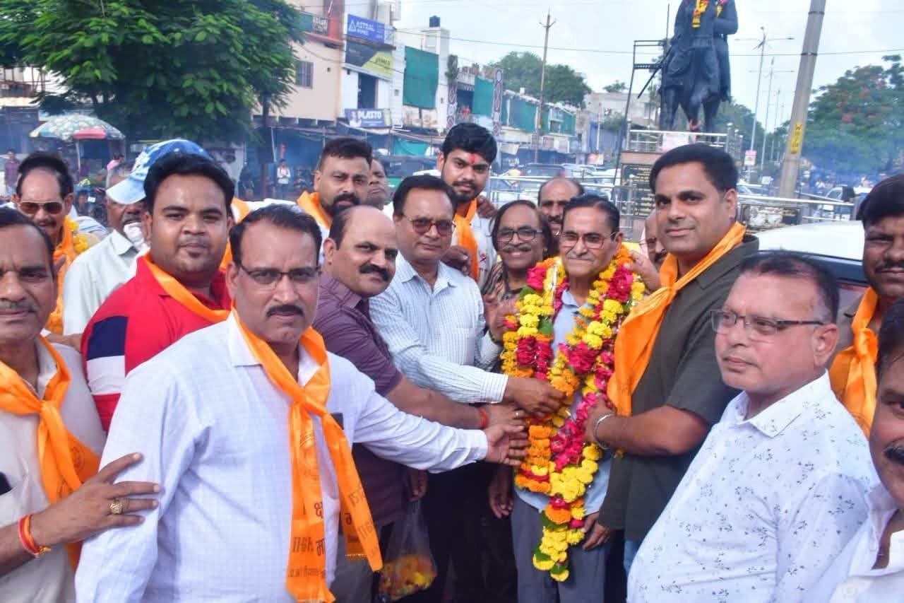 शिवपुरी में वरिष्ठ समाजसेवी एसकेएस चौहान का भव्य स्वागत, क्षत्रिय भवन निर्माण कार्य का किया अवलोकन