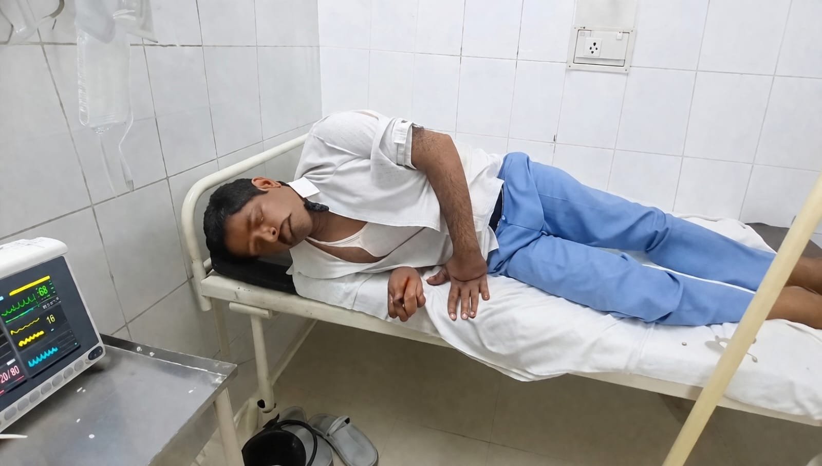 शिवपुरी: एसडीएम कार्यालय परिसर में पटवारी ने जहरीला पदार्थ खाया, वेतन रोकने का लगाया आरोप; एसडीएम ने आरोपों से किया इनकार