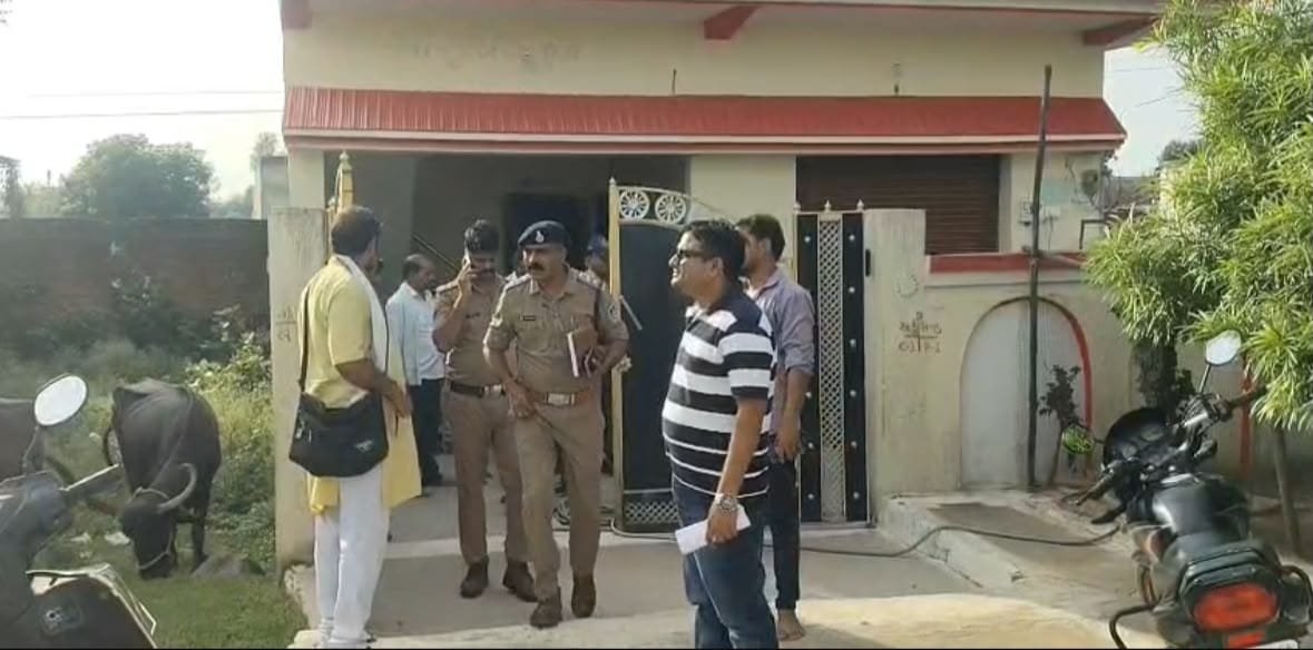 खरगापुर में दिनदहाड़े हथियारों के बल पर महिला से लूट, घर में घुसकर सोने के आभूषण छीने