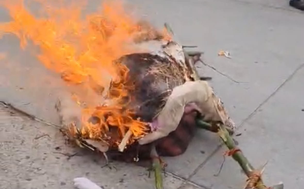 सिरसौद में बिजली और पानी संकट पर फूटा ग्रामीणों का गुस्सा: ऊर्जा मंत्री का पुतला फूंका