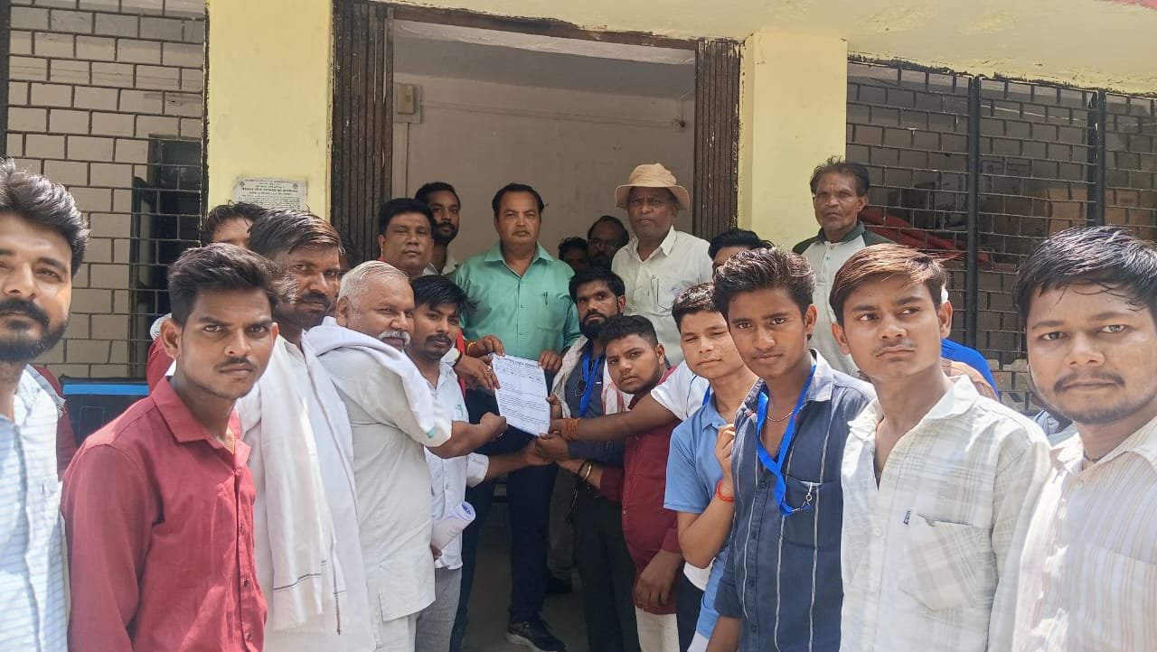 लहार सिविल अस्पताल में स्वास्थ्य सुविधाएं बढ़ाने की मांग: फाउंडेशन ने तहसीलदार को सौंपा ज्ञापन