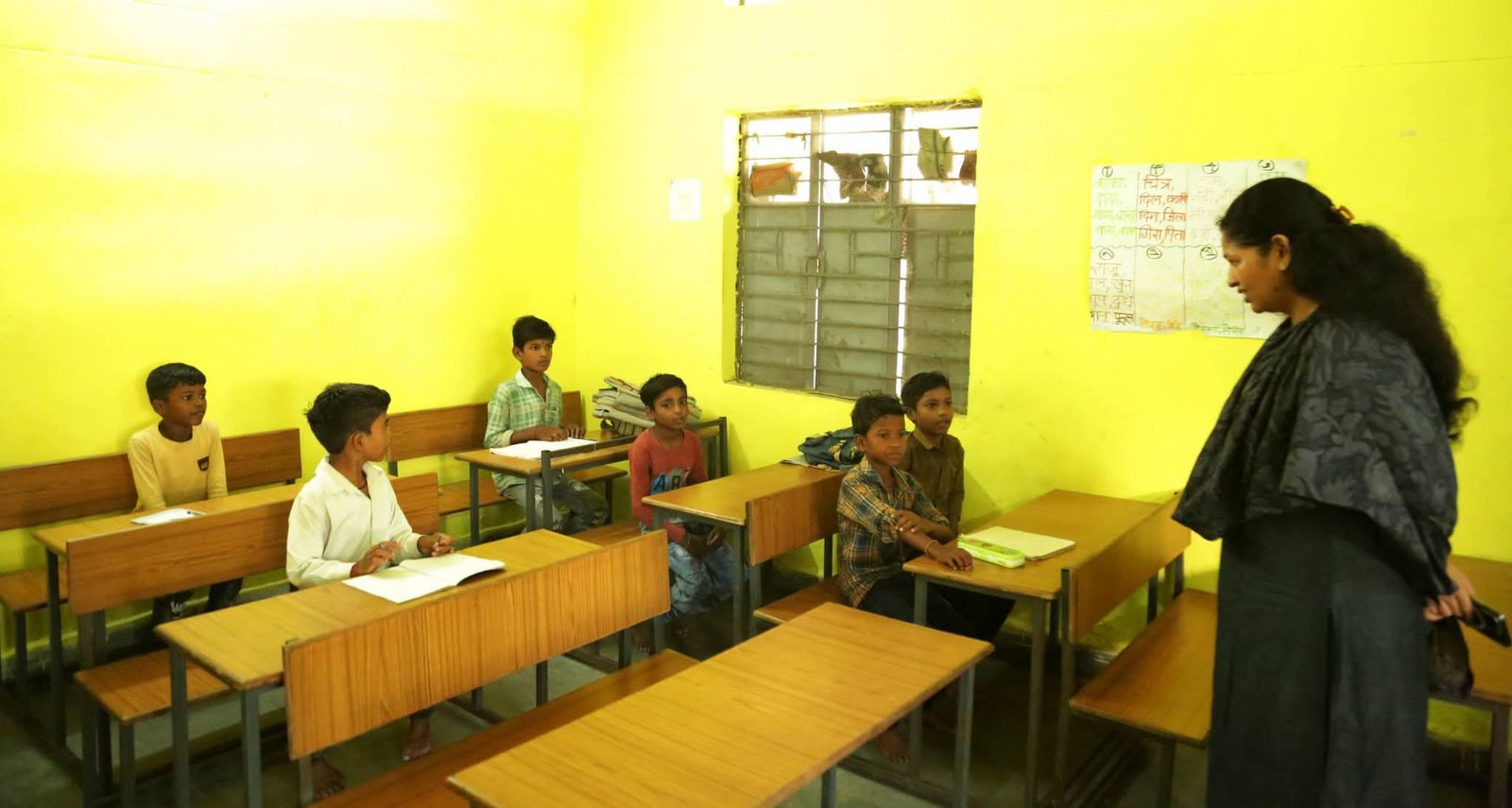 सागर: कलेक्टर प्रतिभा पाल ने गढ़ाकोटा आश्रम शाला का किया निरीक्षण, 100% सीटें भरने के दिए निर्देश